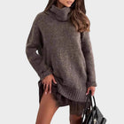 Brauner Pullover und braunes Slipdress